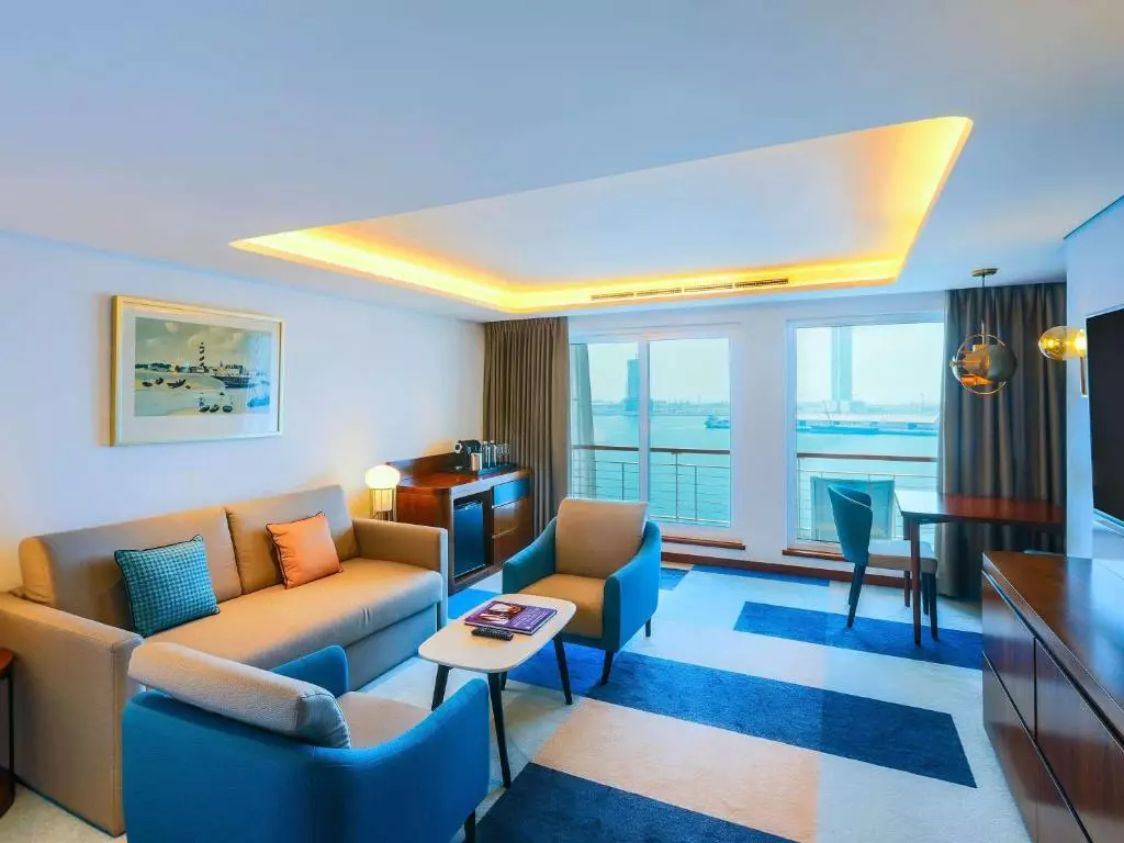 Queen Elizabeth 2 Hotel